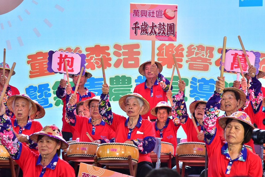 千歲太鼓團表演