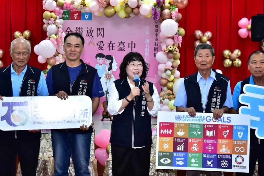社會局廖局長表揚各對賢伉儷